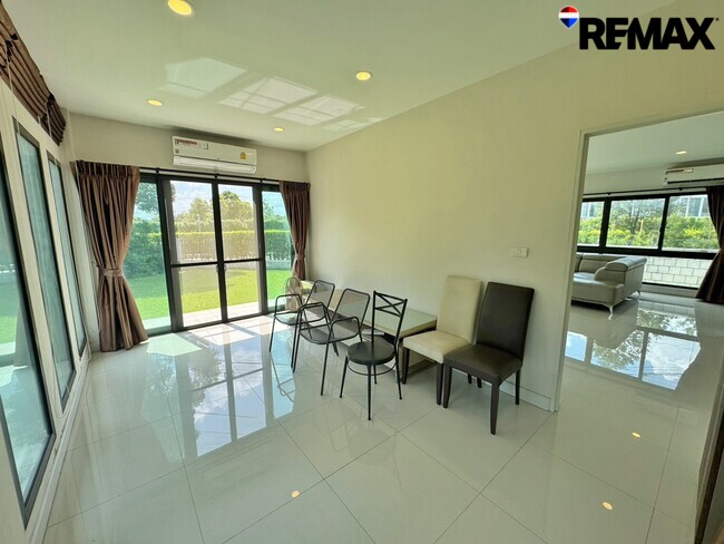 ขายบ้านเดี่ยวแปลงมุม หลังใหญ่ที่สุดในโครงการ! Centro ราชพฤกษ์–สวนผัก (5 นอน 342 ตร.ม.) ใกล้ทางด่วนศรีรัช แค่ 5 นาที