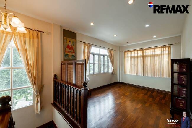 (มาใหม่! ) วรารมย์ ประชาอุทิศ 98, ราคาดีที่สุดในโครงการ!! 76 ตร.วา 229 ตร.ม. 3 ห้องนอน 3 ห้องน้ำ 2 ที่จอดรถ สภาพในบ้าน สบายสวย! ครัว Built ได้ลงตัว