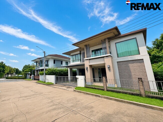 [ขายขาดทุน!!] บ้านเดี่ยว เศรษฐสิริ ชัยพฤกษ์-แจ้งวัฒนะ บ้านตัวอย่างแต่งหรูทั้งหลัง 260 ตร.ม. 5 ห้องนอน ใกล้สวน-คลับเฮ้าส์เพียง 100 ม. ทำเลดีที่สุดบนถนนชัยพฤกษ์-ราชพฤกษ์