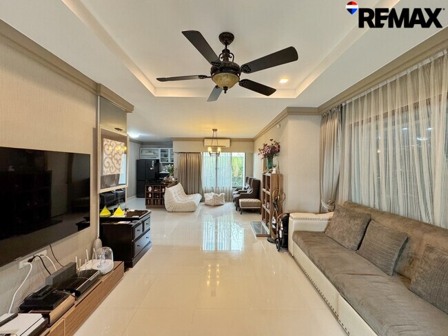 [ขายขาดทุน!!] บ้านเดี่ยว เศรษฐสิริ ชัยพฤกษ์-แจ้งวัฒนะ บ้านตัวอย่างแต่งหรูทั้งหลัง 260 ตร.ม. 5 ห้องนอน ใกล้สวน-คลับเฮ้าส์เพียง 100 ม. ทำเลดีที่สุดบนถนนชัยพฤกษ์-ราชพฤกษ์