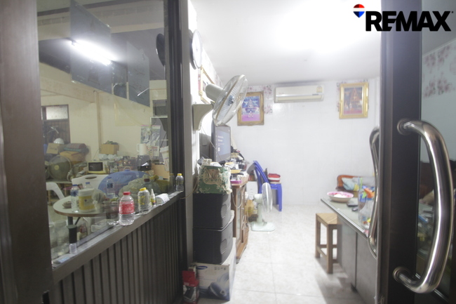 บ้านเดี่ยวเพชรเกษมพุทธมณฑลสาย3ซอย2 บ้านนอกโครงการไม่มีค่าส่วนกลาง ริมถนนเมนค้าขายทำธุรกิจได้ หลังบิ๊กซีโฮมโปรเพชรเกษม การเดินทางสะดวกใกล้มหาลัยเอเชียอาคเนย์ โรงพยาบาลวิชัยเวช