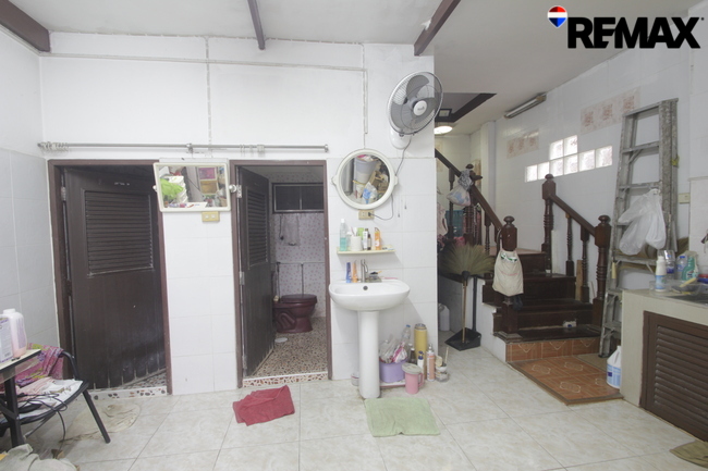 บ้านเดี่ยวเพชรเกษมพุทธมณฑลสาย3ซอย2 บ้านนอกโครงการไม่มีค่าส่วนกลาง ริมถนนเมนค้าขายทำธุรกิจได้ หลังบิ๊กซีโฮมโปรเพชรเกษม การเดินทางสะดวกใกล้มหาลัยเอเชียอาคเนย์ โรงพยาบาลวิชัยเวช