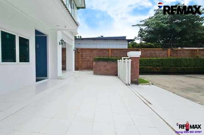 ขาย บ้านลัดดารมย์ ราชพฤกษ์ - ปิ่นเกล้า บ้านใกล้ Central Westville มีห้องนอนชั้นล่าง ปรังปรุงใหม่ไม่ถึงปี พร้อมเข้าอยู่ บนทำเลศักยภาพ ในราคาเพียง 7.55 ล้านบาทเท่านั้น