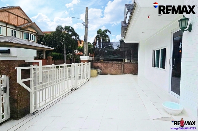 ขาย บ้านลัดดารมย์ ราชพฤกษ์ - ปิ่นเกล้า บ้านใกล้ Central Westville มีห้องนอนชั้นล่าง ปรังปรุงใหม่ไม่ถึงปี พร้อมเข้าอยู่ บนทำเลศักยภาพ ในราคาเพียง 7.55 ล้านบาทเท่านั้น