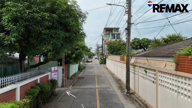 *ราคายังถูกกว่า ราคาตลาด!) ลาดพร้าว ซ.35 ได้เป็น -> ที่ดินเปล่า <- ลาดพร้าว ซ.35 ลัด ซ.41 "40 ตร.วา ขนาดดี มีสภาพคล่อง" มาในจังหวะที่ดี ในการเข้าครอบครอง