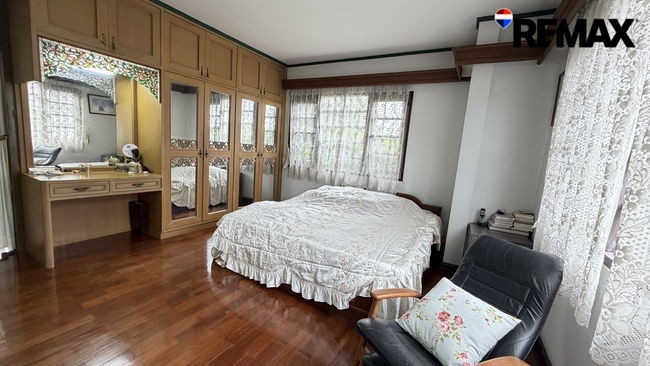 ขายบ้านเดี่ยวหลังมุม หมู่บ้านลดาวัลย์ ปิ่นเกล้า 137 ตร.ว. ใกล้มหาวิทยาลัยมหิดล