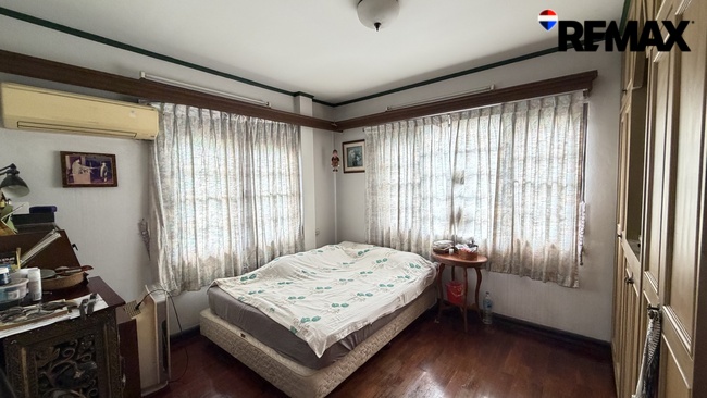 ขายบ้านเดี่ยวหลังมุม หมู่บ้านลดาวัลย์ ปิ่นเกล้า 137 ตร.ว. ใกล้มหาวิทยาลัยมหิดล