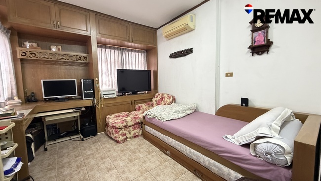 ขายบ้านเดี่ยวหลังมุม หมู่บ้านลดาวัลย์ ปิ่นเกล้า 137 ตร.ว. ใกล้มหาวิทยาลัยมหิดล
