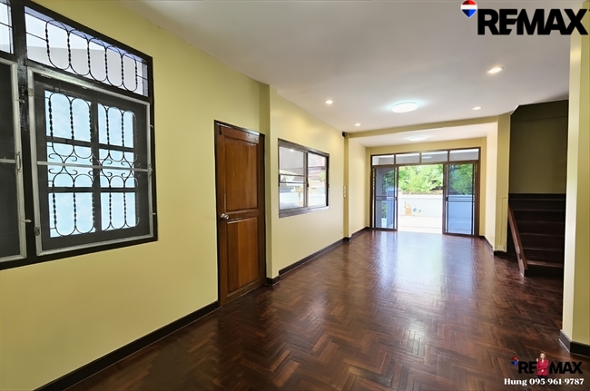 ขาย บ้านสวนผัก ซอย 11 (เข้าซอย500ม.) 72.5 ตร.วา ทำเลศักยภาพ ใกล้ Central Westville ราชพฤกษ์ เพียง 15 นาที ปรับปรุงใหม่ ก.ย. 69 สภาพดี พร้อมเข้าอยู่ ขาย 6 ล้านบาทเท่านั้น