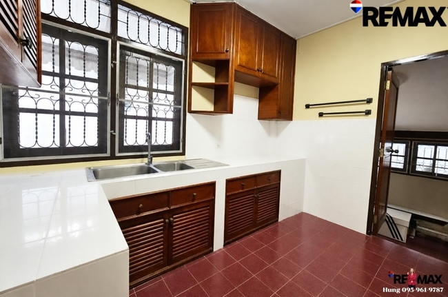 ขาย บ้านสวนผัก ซอย 11 (เข้าซอย500ม.) 72.5 ตร.วา ทำเลศักยภาพ ใกล้ Central Westville ราชพฤกษ์ เพียง 15 นาที ปรับปรุงใหม่ ก.ย. 69 สภาพดี พร้อมเข้าอยู่ ขาย 6 ล้านบาทเท่านั้น