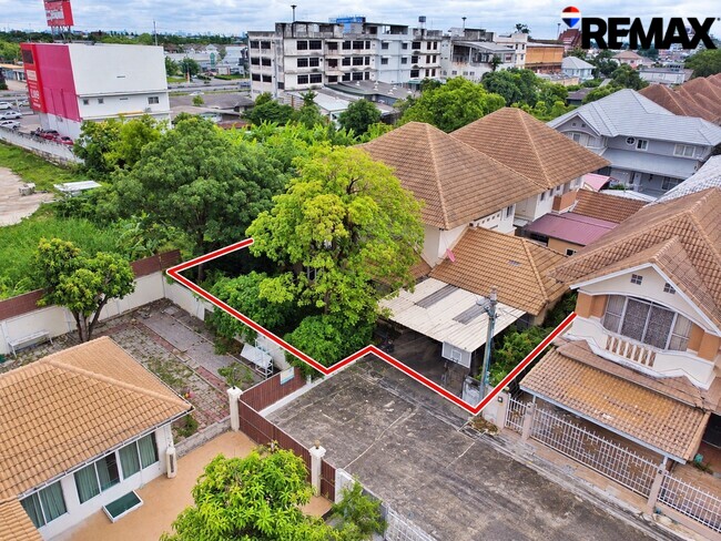 ขายบ้านเดี่ยว หลังริม บ้านรัชชา 2 ซอยพระเงินใหม่ บางใหญ่ นนทบุรี ที่ดิน 97.5 ตร.ว. พื้นที่ใช้สอย 281 ตร.ม. ราคา 6.45 ล้านบาท