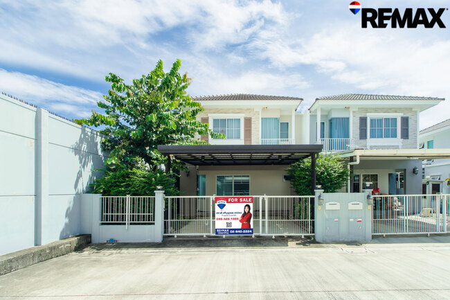 ขายบ้านแฝด วิลลาจจิโอ ปิ่นเกล้า-ศาลายา ถนนศาลาธรรมสพน์-พุทธมณฑล จากแลนด์แอนด์เฮ้าส์ บ้านหลังริม มีพื้นที่ สภาพดี