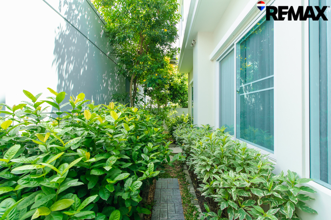ขายบ้านแฝด วิลลาจจิโอ ปิ่นเกล้า-ศาลายา ถนนศาลาธรรมสพน์-พุทธมณฑล จากแลนด์แอนด์เฮ้าส์ บ้านหลังริม มีพื้นที่ สภาพดี