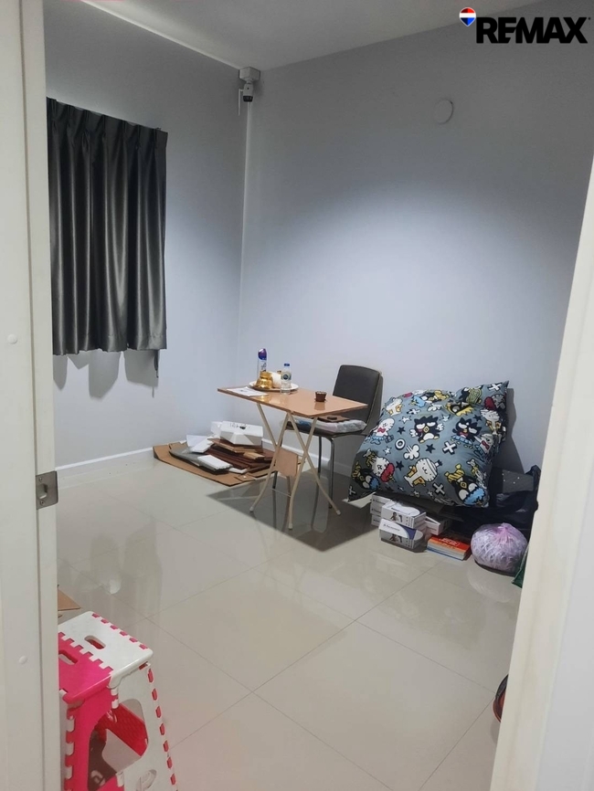 ขายบ้านแฝด โครงการบ้านหลังสวน ติดถนนใหญ่พุทธมณฑลสาย 4 เดินทางสะดวก ถนนในโครงการกว้าง ไม่แออัด