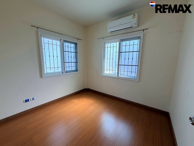 ขายบ้านแฝด เดอะวิลล่า รัตนาธิเบศร์–ราชพฤกษ์ 3.19 ล้านบาท ต่อเติมครบ 4 ห้องนอน 3 ห้องน้ำ