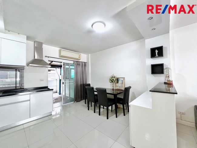 ขายทาวน์โฮม 3 ชั้น โครงการ Town Avenue พระราม 9 (กรุงเทพกรีฑา ซอย 7) ใกล้โรงเรียนนานาชาติเวลลิงตัน และ โรงเรียนนานาชาติไบรท์ตัน คอลเลจ