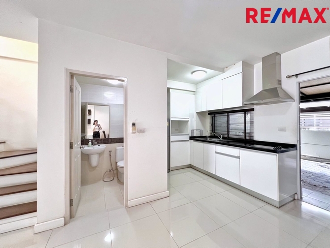 ขายทาวน์โฮม 3 ชั้น โครงการ Town Avenue พระราม 9 (กรุงเทพกรีฑา ซอย 7) ใกล้โรงเรียนนานาชาติเวลลิงตัน และ โรงเรียนนานาชาติไบรท์ตัน คอลเลจ