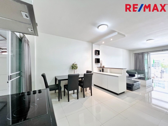 ขายทาวน์โฮม 3 ชั้น โครงการ Town Avenue พระราม 9 (กรุงเทพกรีฑา ซอย 7) ใกล้โรงเรียนนานาชาติเวลลิงตัน และ โรงเรียนนานาชาติไบรท์ตัน คอลเลจ