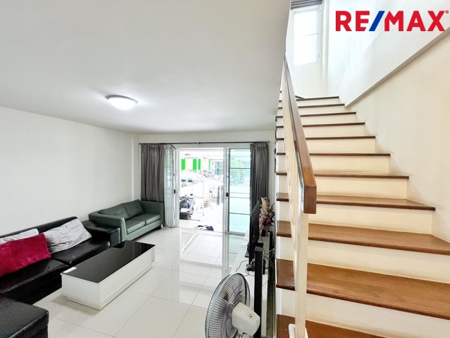 ขายทาวน์โฮม 3 ชั้น โครงการ Town Avenue พระราม 9 (กรุงเทพกรีฑา ซอย 7) ใกล้โรงเรียนนานาชาติเวลลิงตัน และ โรงเรียนนานาชาติไบรท์ตัน คอลเลจ