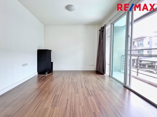 ขายทาวน์โฮม 3 ชั้น โครงการ Town Avenue พระราม 9 (กรุงเทพกรีฑา ซอย 7) ใกล้โรงเรียนนานาชาติเวลลิงตัน และ โรงเรียนนานาชาติไบรท์ตัน คอลเลจ