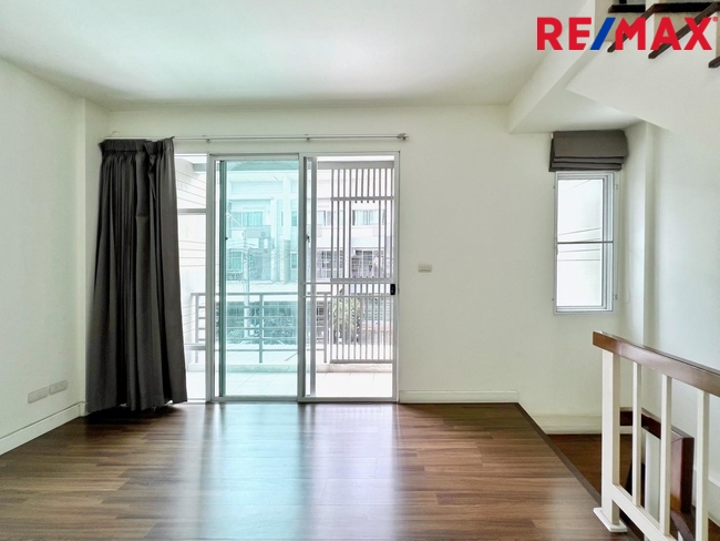 ขายทาวน์โฮม 3 ชั้น โครงการ Town Avenue พระราม 9 (กรุงเทพกรีฑา ซอย 7) ใกล้โรงเรียนนานาชาติเวลลิงตัน และ โรงเรียนนานาชาติไบรท์ตัน คอลเลจ