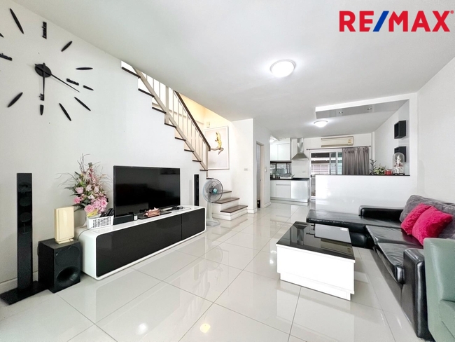 ขายทาวน์โฮม 3 ชั้น โครงการ Town Avenue พระราม 9 (กรุงเทพกรีฑา ซอย 7) ใกล้โรงเรียนนานาชาติเวลลิงตัน และ โรงเรียนนานาชาติไบรท์ตัน คอลเลจ