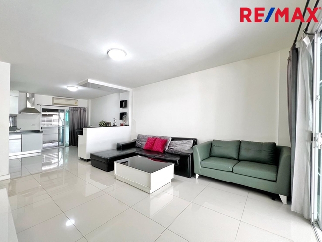 ขายทาวน์โฮม 3 ชั้น โครงการ Town Avenue พระราม 9 (กรุงเทพกรีฑา ซอย 7) ใกล้โรงเรียนนานาชาติเวลลิงตัน และ โรงเรียนนานาชาติไบรท์ตัน คอลเลจ