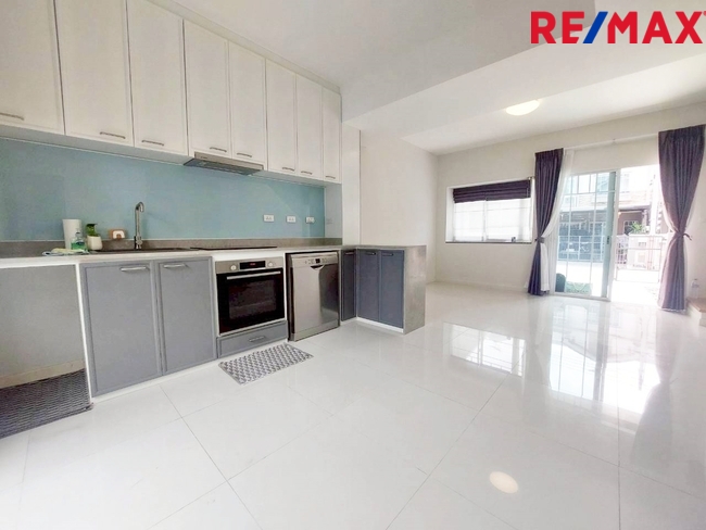 ขายทาวน์โฮม Villaggio เพชรเกษม–สาย 4 ทาวน์โฮมสไตล์อิตาลี ทำเลดี ใกล้เมือง ราคาดีมาก!