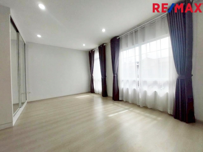 ขายทาวน์โฮม Villaggio เพชรเกษม–สาย 4 ทาวน์โฮมสไตล์อิตาลี ทำเลดี ใกล้เมือง ราคาดีมาก!