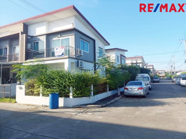 ทาวน์โฮมหลังมุม 2 ชั้น – โครงการเทอเรสพาร์ค เพชรเกษม–สาย 4 (บ้านสวยพร้อมอยู่)