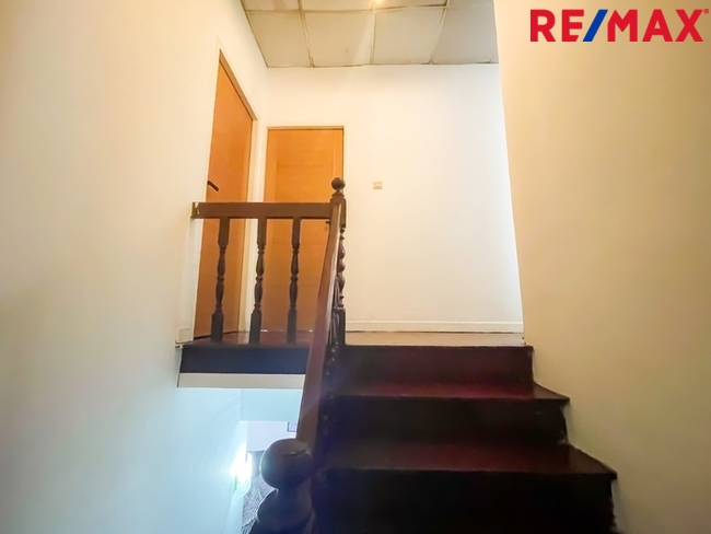 หมู่บ้านปั้นทอง 3 ซอยลาดปลาเค้า 78 ใกล้ตลาดลาดปลาเค้า ใกล้รถไฟฟ้าสถานีลาดปลาเค้า (สายสีชมพู)