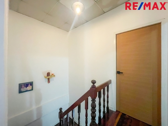 หมู่บ้านปั้นทอง 3 ซอยลาดปลาเค้า 78 ใกล้ตลาดลาดปลาเค้า ใกล้รถไฟฟ้าสถานีลาดปลาเค้า (สายสีชมพู)