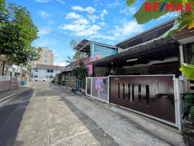 หมู่บ้านปั้นทอง 3 ซอยลาดปลาเค้า 78 ใกล้ตลาดลาดปลาเค้า ใกล้รถไฟฟ้าสถานีลาดปลาเค้า (สายสีชมพู)