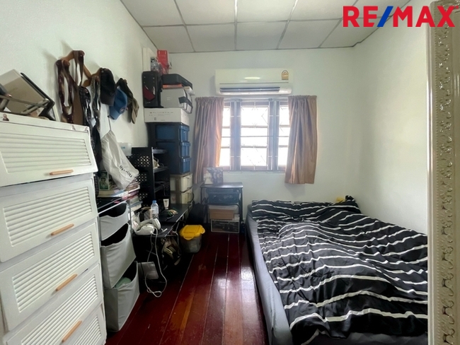 หมู่บ้านปั้นทอง 3 ซอยลาดปลาเค้า 78 ใกล้ตลาดลาดปลาเค้า ใกล้รถไฟฟ้าสถานีลาดปลาเค้า (สายสีชมพู)