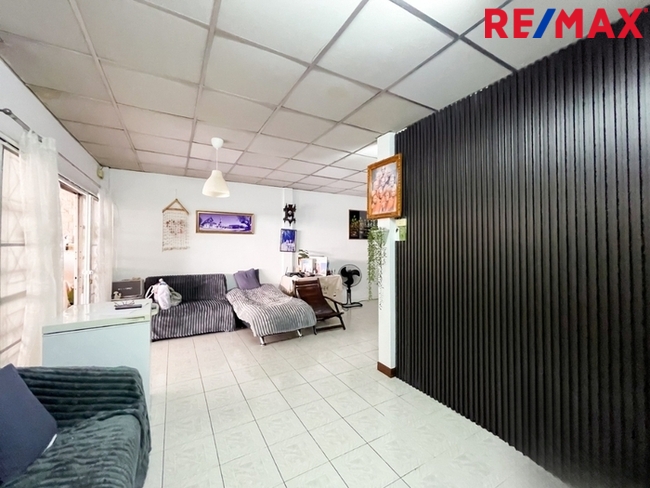 หมู่บ้านปั้นทอง 3 ซอยลาดปลาเค้า 78 ใกล้ตลาดลาดปลาเค้า ใกล้รถไฟฟ้าสถานีลาดปลาเค้า (สายสีชมพู)