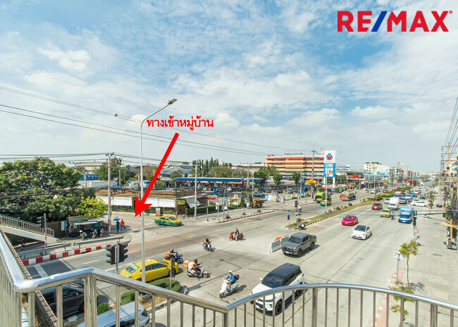 ขายทาวน์เฮาส์ พิศาล 16 ซอยบางขุนเทียน14 บ้านหน้ากว้าง ต่อเติมครั้วและหน้าบ้าน ไม่มีบ้านตรงข้าม