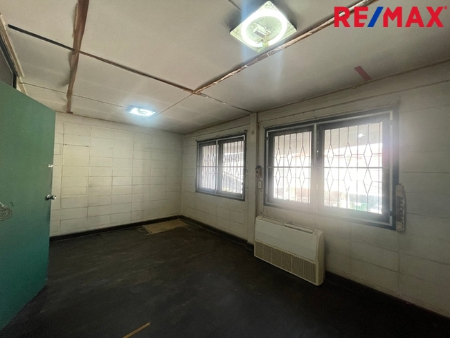 โครงการเคหะชุมชนรามอินทรา กม.4 บ้าน 2 ชั้น เนื้อที่ 22.6 ตร.ว. ติดรถไฟฟ้าสายสีชมพู สถานีมัยลาภ จากหมู่บ้านเพียง 50 เมตร ตรงข้ามหมู่บ้าน มี ศูนย์การค้า East Park