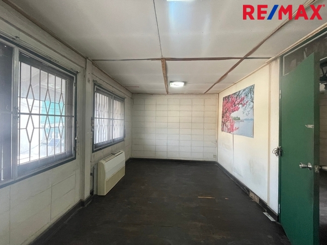 โครงการเคหะชุมชนรามอินทรา กม.4 บ้าน 2 ชั้น เนื้อที่ 22.6 ตร.ว. ติดรถไฟฟ้าสายสีชมพู สถานีมัยลาภ จากหมู่บ้านเพียง 50 เมตร ตรงข้ามหมู่บ้าน มี ศูนย์การค้า East Park