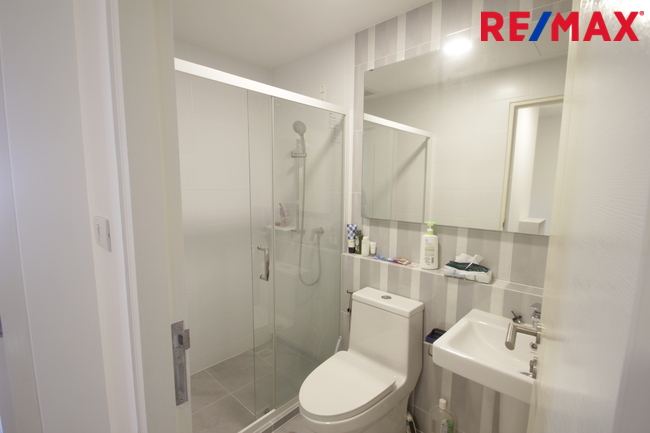 ทาวน์โฮมวิลลาจจิโอสุขสวัสดิ์ ประชาอุทิศ90 โครงการแลนด์แอนด์เอ้าส์ บ้านพร้อมอยู่ ตกแต่งเฟอร์แถมแอร์ 21.4วา ต้นโครงการ ใกล้ทางด่วนสุขสวัสดิ์ บางพลี เดินทางสะดวก