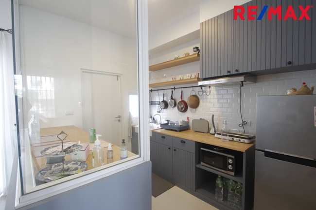 ทาวน์โฮมวิลลาจจิโอสุขสวัสดิ์ ประชาอุทิศ90 โครงการแลนด์แอนด์เอ้าส์ บ้านพร้อมอยู่ ตกแต่งเฟอร์แถมแอร์ 21.4วา ต้นโครงการ ใกล้ทางด่วนสุขสวัสดิ์ บางพลี เดินทางสะดวก