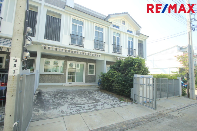 ทาวน์โฮมวิลลาจจิโอสุขสวัสดิ์ ประชาอุทิศ90 โครงการแลนด์แอนด์เอ้าส์ บ้านพร้อมอยู่ ตกแต่งเฟอร์แถมแอร์ 21.4วา ต้นโครงการ ใกล้ทางด่วนสุขสวัสดิ์ บางพลี เดินทางสะดวก