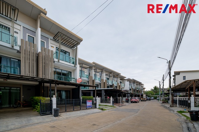 หลังมุม New Listing! 2026 Town Avenue Cocos ทาวน์โฮมจาก Sansiri 23 ตร.วา (#บ้านตัวอย่าง ) พระรามสอง ซอย 50, แยก 7, ใกล้ Central พระรามสอง เพียง 700 เมตร [ขายขาดทุนถึง 1.5 ล้าน มาในราคาพิเศษ!!