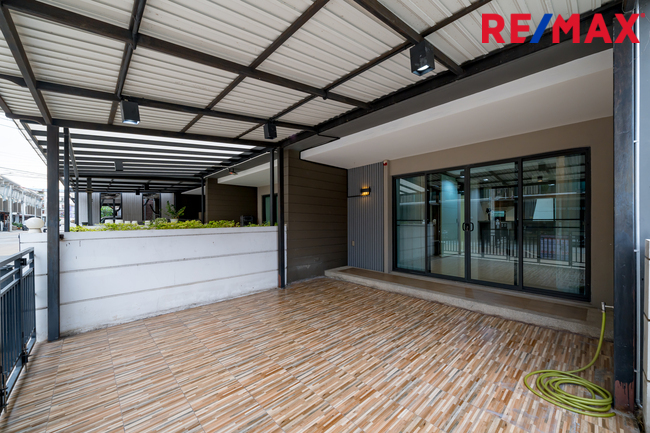 หลังมุม New Listing! 2026 Town Avenue Cocos ทาวน์โฮมจาก Sansiri 23 ตร.วา (#บ้านตัวอย่าง ) พระรามสอง ซอย 50, แยก 7, ใกล้ Central พระรามสอง เพียง 700 เมตร [ขายขาดทุนถึง 1.5 ล้าน มาในราคาพิเศษ!!