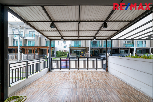 หลังมุม New Listing! 2026 Town Avenue Cocos ทาวน์โฮมจาก Sansiri 23 ตร.วา (#บ้านตัวอย่าง ) พระรามสอง ซอย 50, แยก 7, ใกล้ Central พระรามสอง เพียง 700 เมตร [ขายขาดทุนถึง 1.5 ล้าน มาในราคาพิเศษ!!