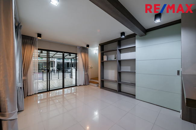 หลังมุม New Listing! 2026 Town Avenue Cocos ทาวน์โฮมจาก Sansiri 23 ตร.วา (#บ้านตัวอย่าง ) พระรามสอง ซอย 50, แยก 7, ใกล้ Central พระรามสอง เพียง 700 เมตร [ขายขาดทุนถึง 1.5 ล้าน มาในราคาพิเศษ!!