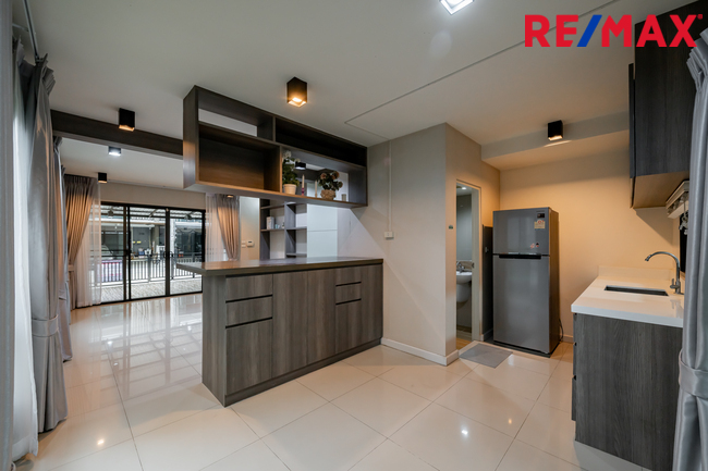 หลังมุม New Listing! 2026 Town Avenue Cocos ทาวน์โฮมจาก Sansiri 23 ตร.วา (#บ้านตัวอย่าง ) พระรามสอง ซอย 50, แยก 7, ใกล้ Central พระรามสอง เพียง 700 เมตร [ขายขาดทุนถึง 1.5 ล้าน มาในราคาพิเศษ!!