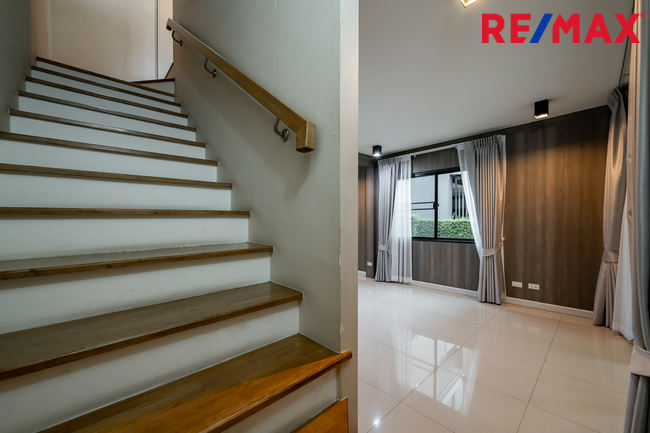 หลังมุม New Listing! 2026 Town Avenue Cocos ทาวน์โฮมจาก Sansiri 23 ตร.วา (#บ้านตัวอย่าง ) พระรามสอง ซอย 50, แยก 7, ใกล้ Central พระรามสอง เพียง 700 เมตร [ขายขาดทุนถึง 1.5 ล้าน มาในราคาพิเศษ!!