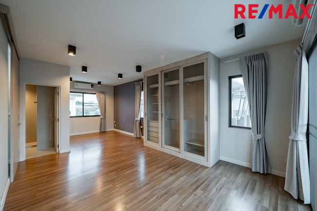 หลังมุม New Listing! 2026 Town Avenue Cocos ทาวน์โฮมจาก Sansiri 23 ตร.วา (#บ้านตัวอย่าง ) พระรามสอง ซอย 50, แยก 7, ใกล้ Central พระรามสอง เพียง 700 เมตร [ขายขาดทุนถึง 1.5 ล้าน มาในราคาพิเศษ!!