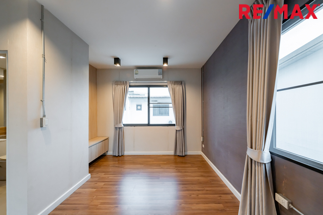 หลังมุม New Listing! 2026 Town Avenue Cocos ทาวน์โฮมจาก Sansiri 23 ตร.วา (#บ้านตัวอย่าง ) พระรามสอง ซอย 50, แยก 7, ใกล้ Central พระรามสอง เพียง 700 เมตร [ขายขาดทุนถึง 1.5 ล้าน มาในราคาพิเศษ!!