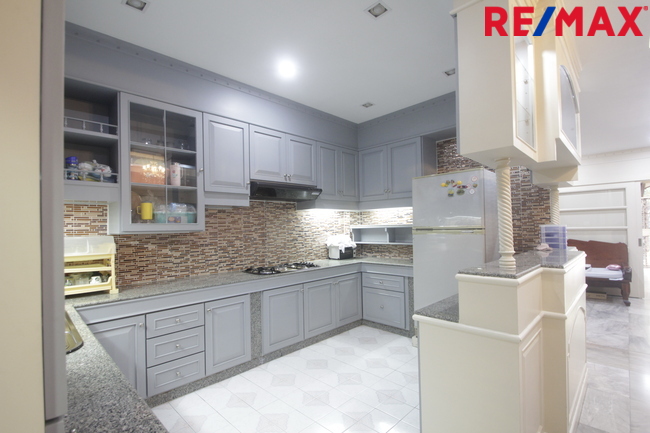 ทาวน์โฮมพาราไดซ์วิลล่า จรัญสนิทวงศ์5 ใกล้รถไฟฟ้าท่าพระ BTSจรัญ13 เดอะมอลล์ท่าพระ บ้านพร้อมอยู่ ตกแต่งแล้ว 3ชั้น 27วา เฟอร์บิวท์อิน เดินทางสะดวก ราคาเจรจาได้